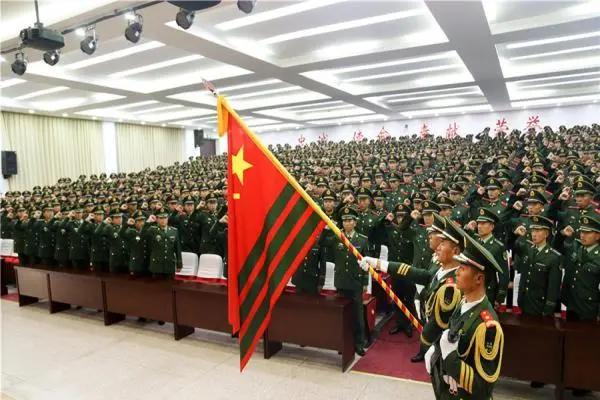 武警中尉是什么级别_新修订国防法_中国人民解放军衔级制度
