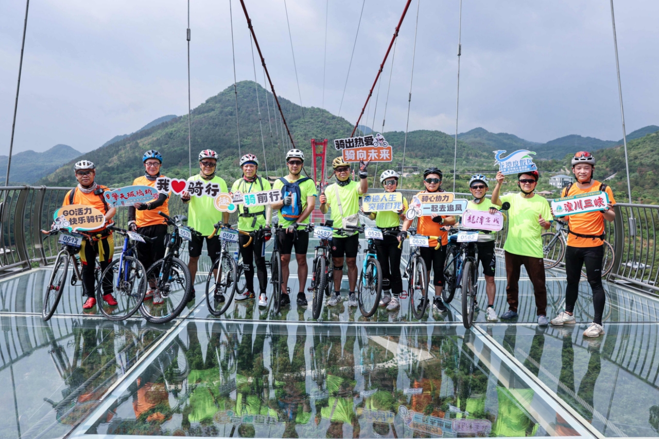 连州地下河旅游景区_游连州地下河作文_湟川三峡龙潭古镇旅游攻略