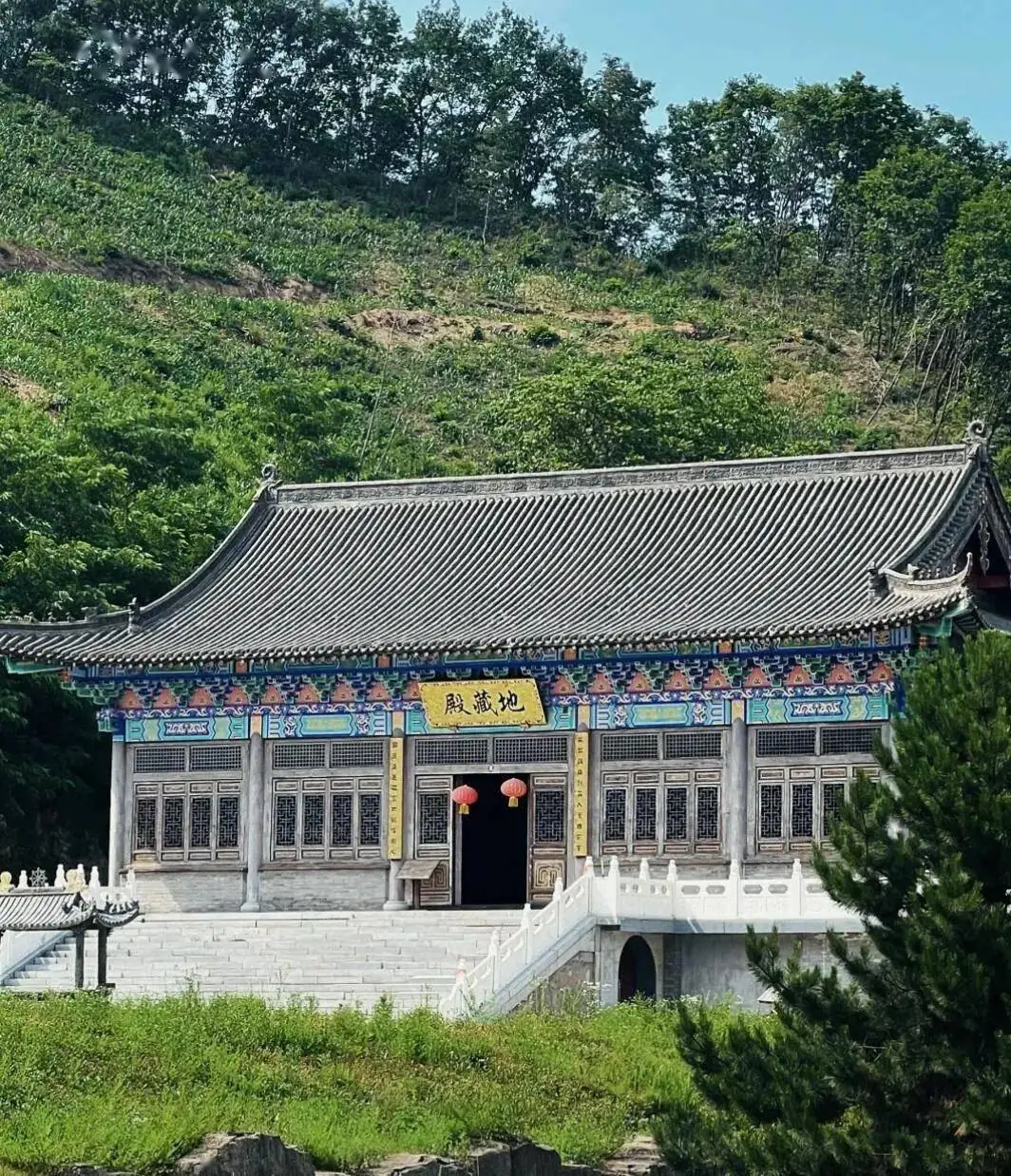 抚顺旅游攻略景点推荐_清永陵赫图阿拉城西露天矿萨尔浒风景区玉龙溪红河谷热高乐园抚顺战犯管理所雷锋纪念馆青龙寺三块石森林公园元帅林_抚顺红海滩一日游