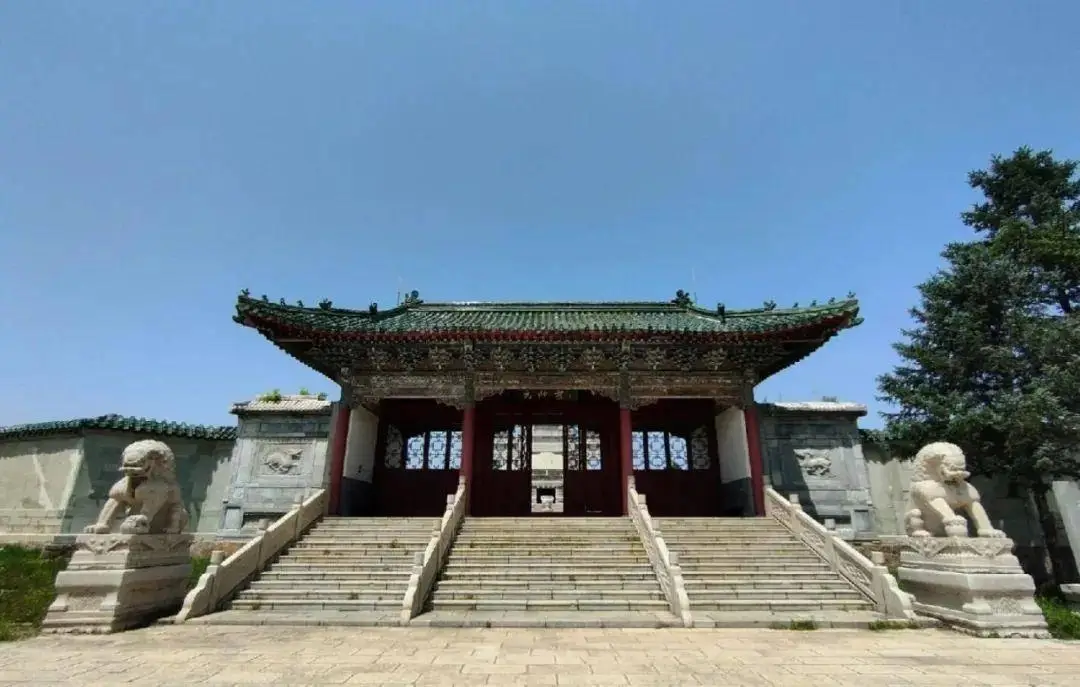 抚顺旅游攻略景点推荐_抚顺红海滩一日游_清永陵赫图阿拉城西露天矿萨尔浒风景区玉龙溪红河谷热高乐园抚顺战犯管理所雷锋纪念馆青龙寺三块石森林公园元帅林
