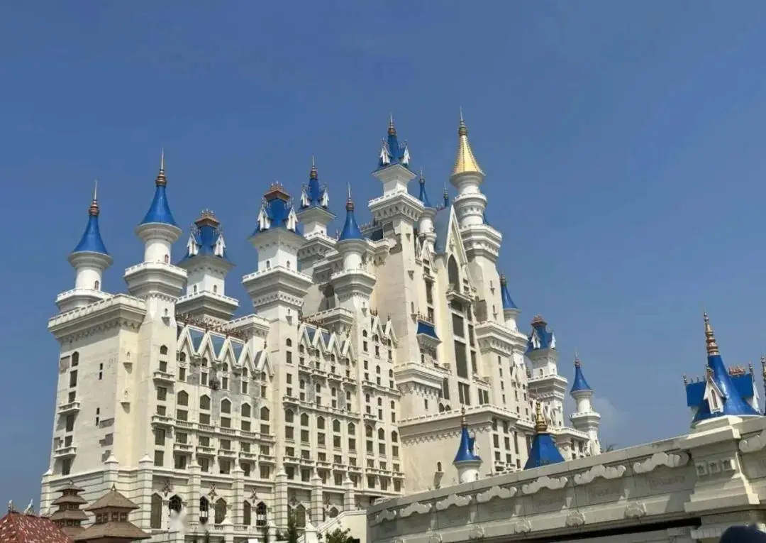 抚顺红海滩一日游_抚顺旅游攻略景点推荐_清永陵赫图阿拉城西露天矿萨尔浒风景区玉龙溪红河谷热高乐园抚顺战犯管理所雷锋纪念馆青龙寺三块石森林公园元帅林