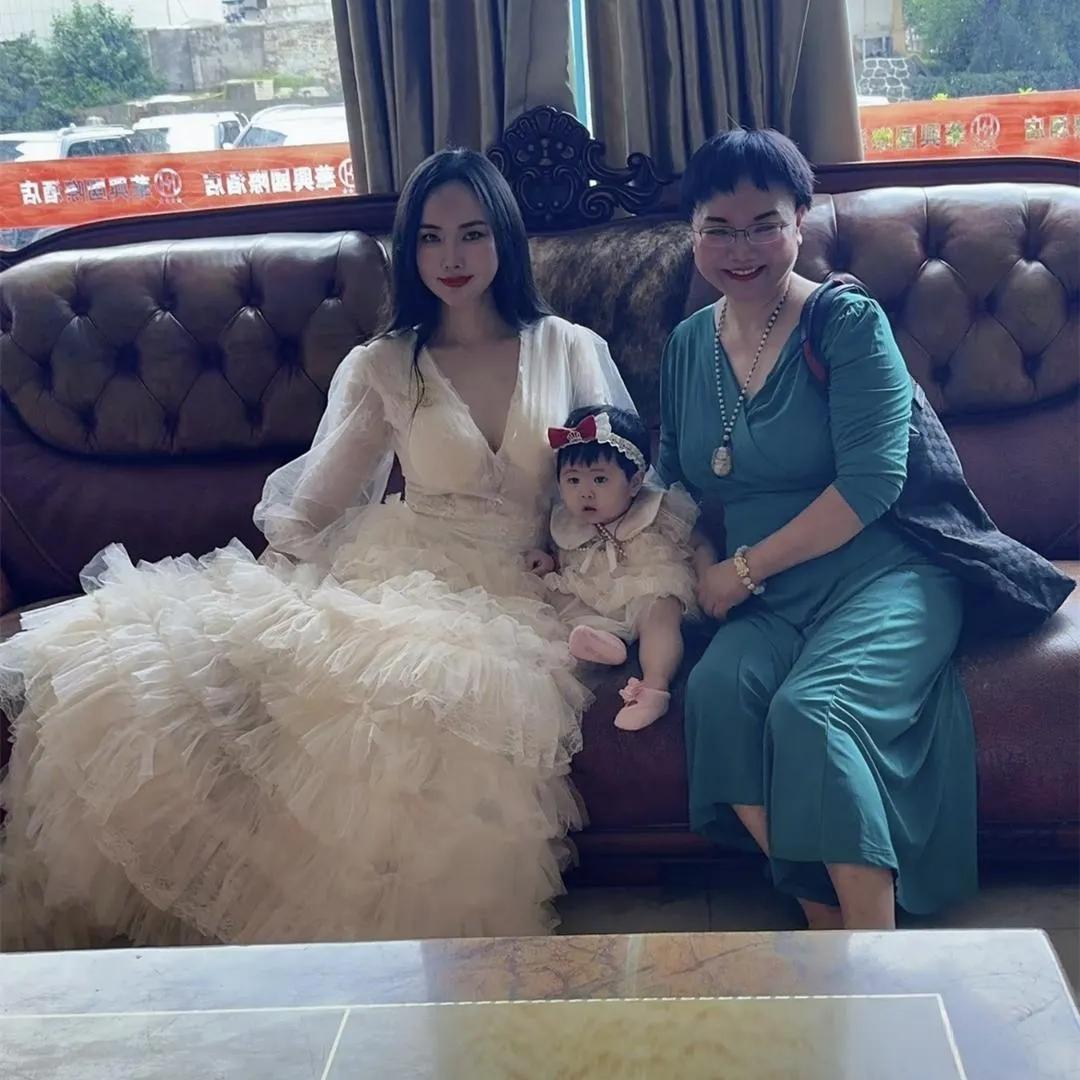 干露露近况_干露露女儿庆生_干露露性感图片