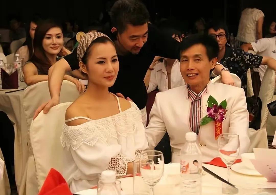 干露露性感图片_干露露女儿庆生_干露露近况