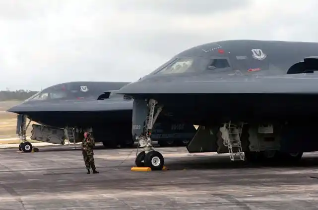 b2隐形轰炸机研制费_B-21轰炸机成本评估_B-21轰炸机30年运营费用