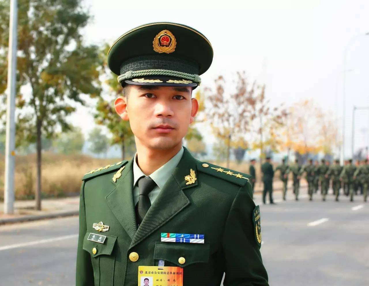 识别解放军资历章_武警中尉是什么级别_解放军军官级别资历章详解