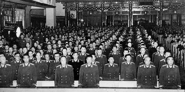 武警中尉是什么级别_新修订国防法_中国人民解放军衔级制度