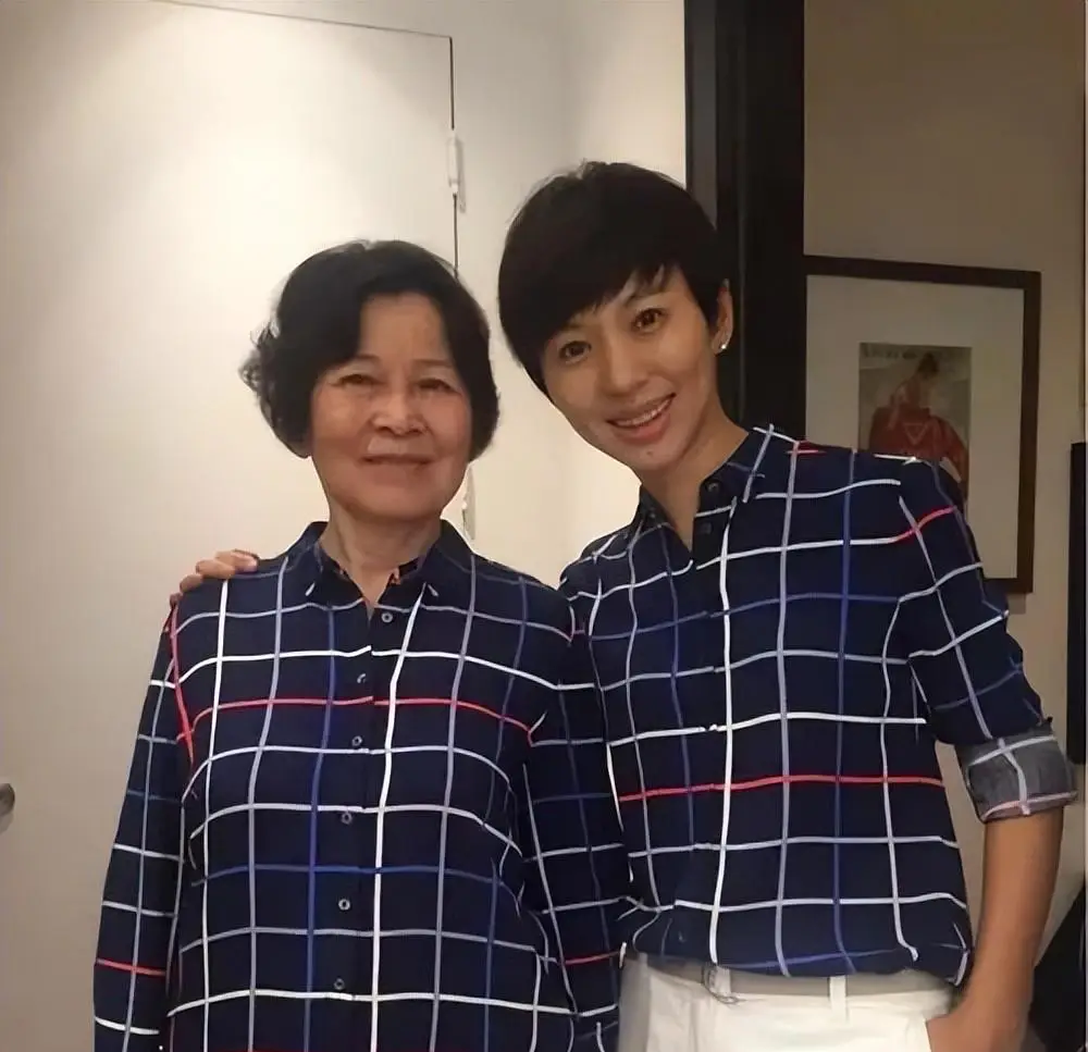  欧阳夏丹 近三年动态 _欧阳夏丹 央视消失原因 _中央电视台主持人欧阳夏丹