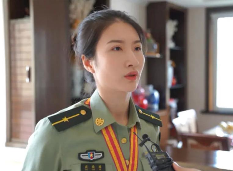 识别解放军军官军衔_武警中尉是什么级别_人民军队军衔制度