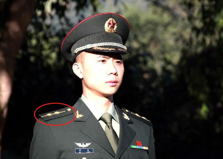 识别解放军军官军衔_武警中尉是什么级别_人民军队军衔制度