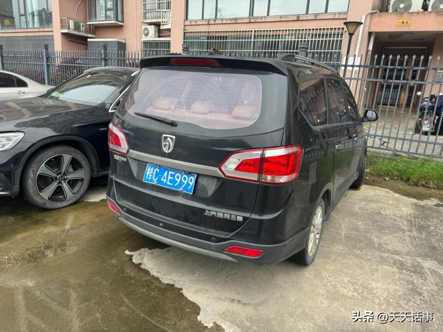 国民版商务车二手车_宝骏730拍卖7002元_宝骏mpv