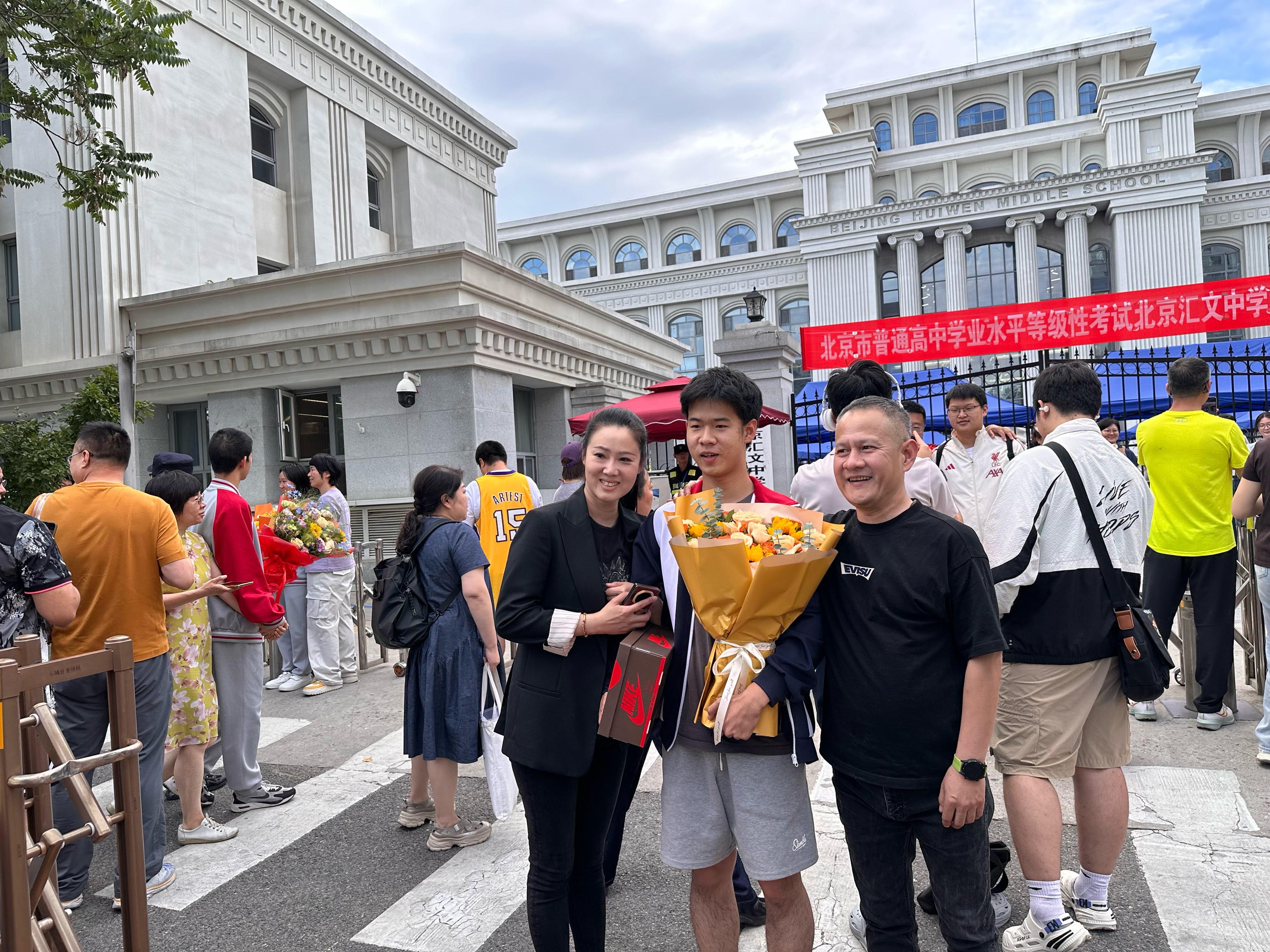 2026年北京成人高考报名_2026年北京高考家长送考生礼物鲜花_北京高考考生家长送乐高礼物