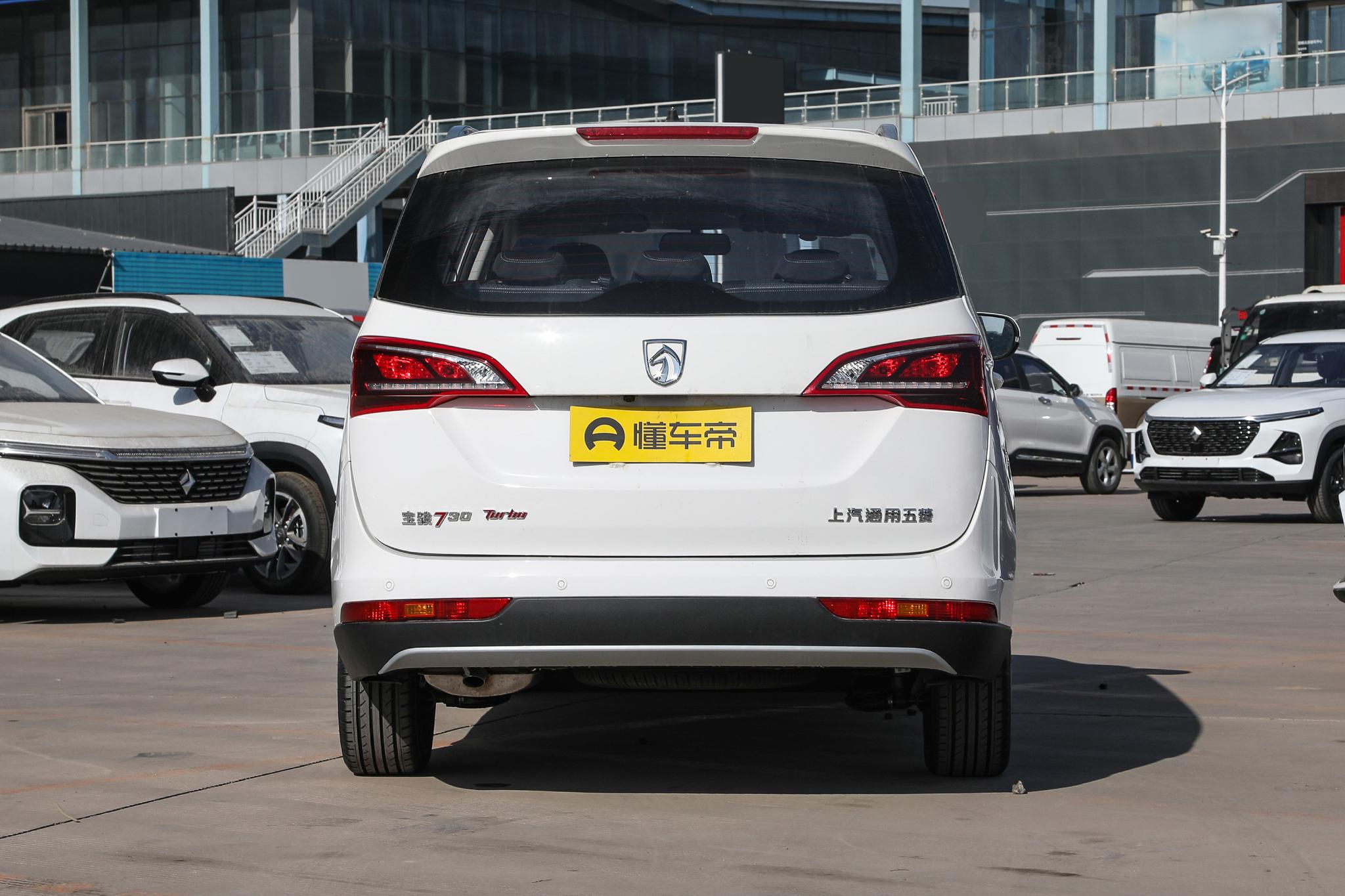 宝骏mpv_家用MPV车型宝骏730评测_宝骏730 2021款 1.5T 手动时尚型 7座