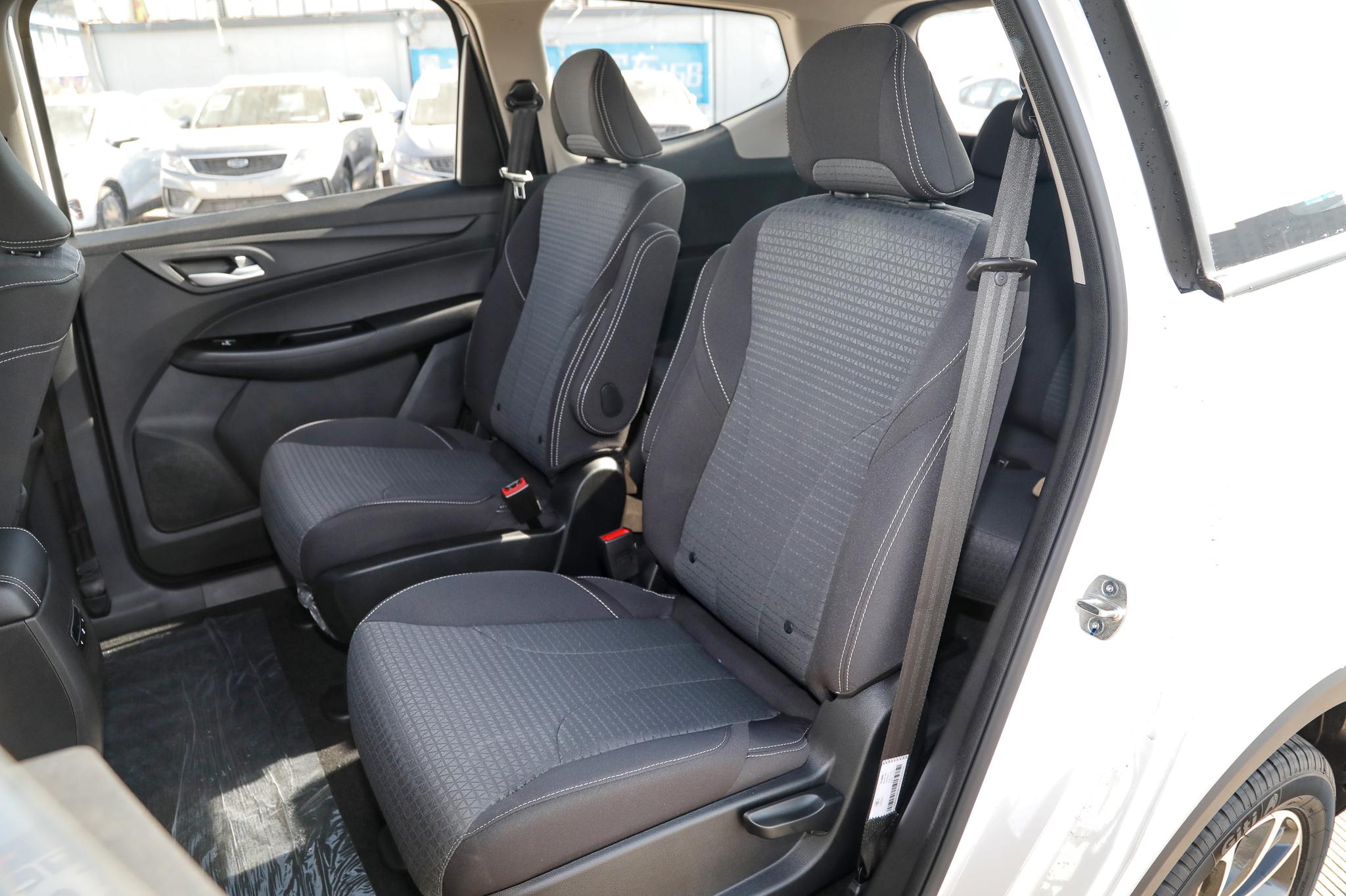 家用MPV车型宝骏730评测_宝骏mpv_宝骏730 2021款 1.5T 手动时尚型 7座