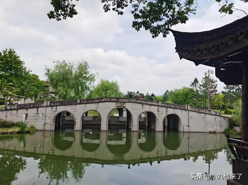 宁波十大景点推荐_宁波文化广场灯光节_宁波五大经典美食
