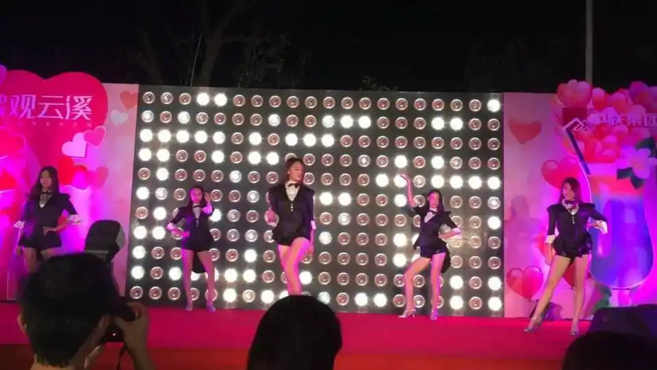 福州演艺吧视频小品_二人转开场舞蹈礼仪人员_福州大型演艺公司