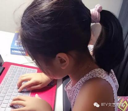 贾静雯小女儿咘咘微博曝光_贾静雯小女儿_贾静雯和修杰楷幸福生活