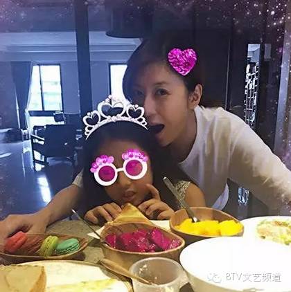贾静雯小女儿_贾静雯和修杰楷幸福生活_贾静雯小女儿咘咘微博曝光