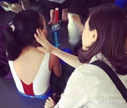贾静雯小女儿_贾静雯小女儿咘咘微博曝光_贾静雯和修杰楷幸福生活
