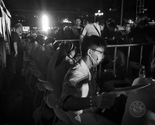 waits_第五届华盛顿国际手机摄影大奖赛_中国摄影网签约摄影师申请条件