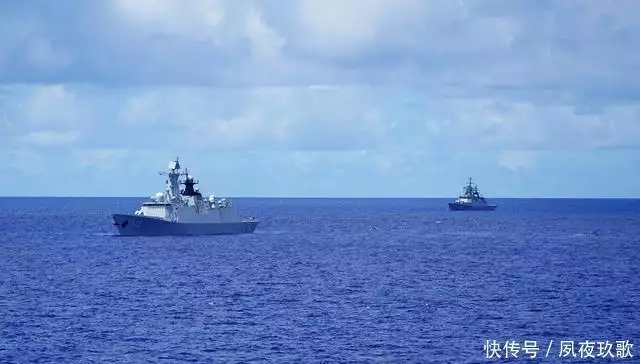 中国第一次阅兵_阅兵中国色之仪仗金色_红场阅兵中国