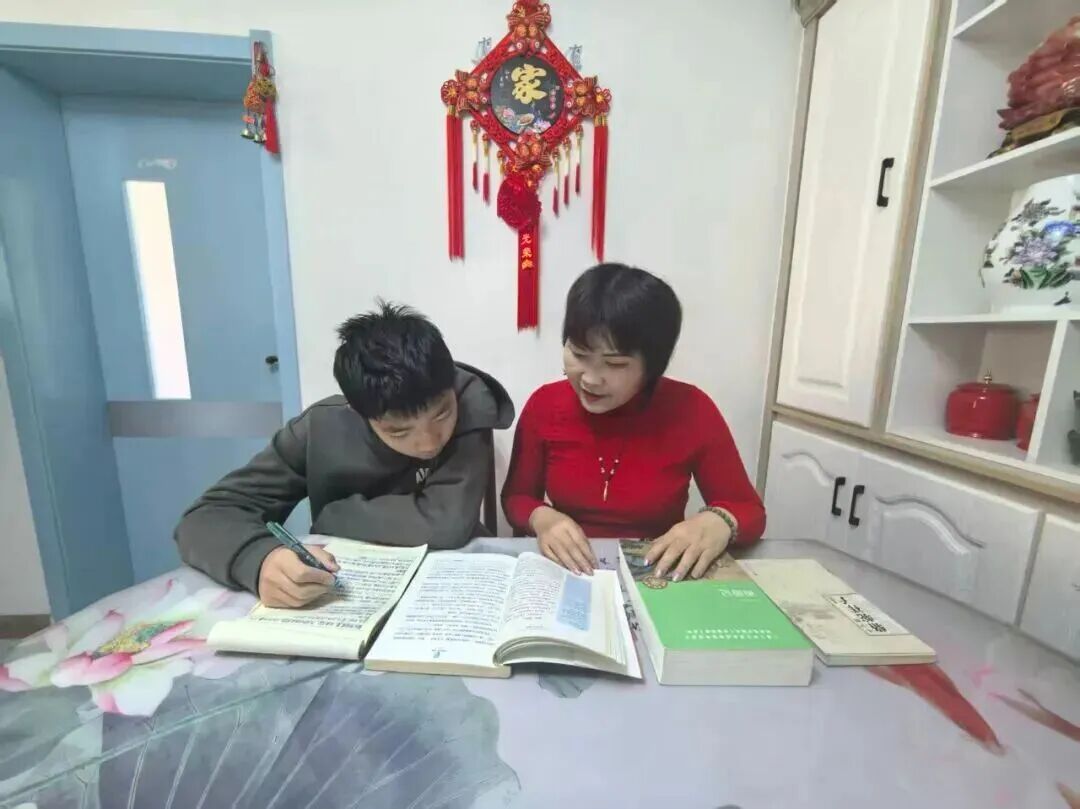 整本书阅读活动_初中班级读书活动计划_亲子共读手抄报