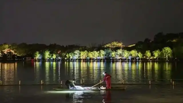 西湖使用漂白粉对水质影响_杭州西湖为何要投放漂白粉_杭州西湖投放漂白粉原因