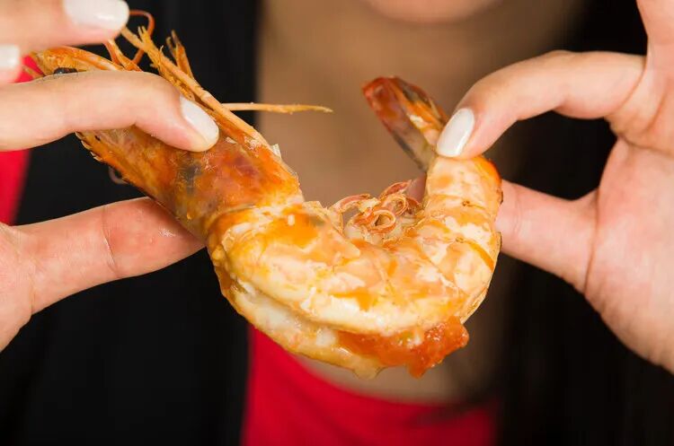 养殖虾能不能吃_海鲜有寄生虫为什么能补丐呢_健康食用养殖虾注意事项