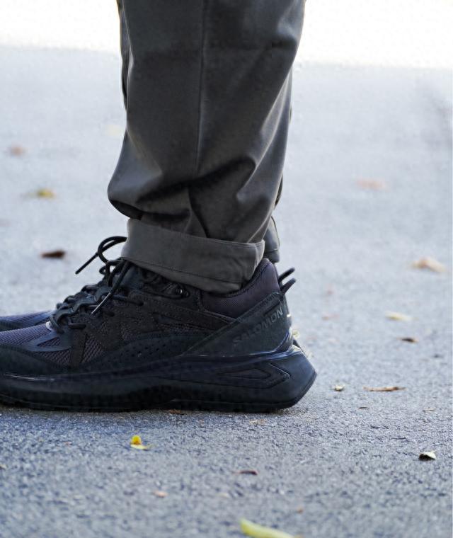 通勤全黑鞋推荐_哪个牌子的鞋子会发光_耐穿时尚黑鞋选择