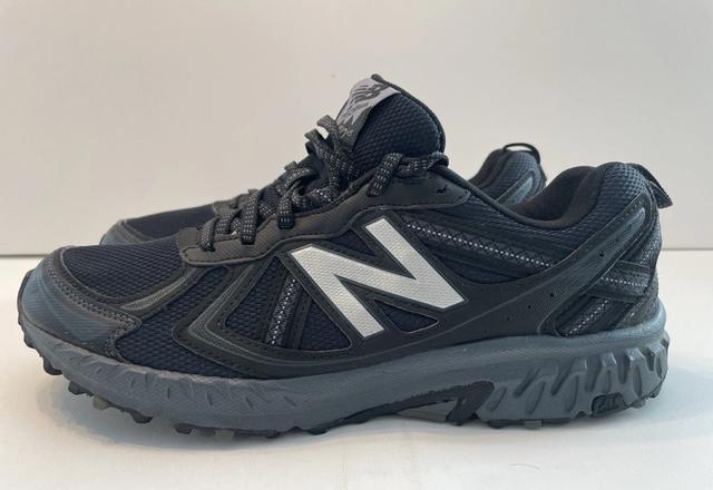 耐穿时尚黑鞋选择_哪个牌子的鞋子会发光_通勤全黑鞋推荐