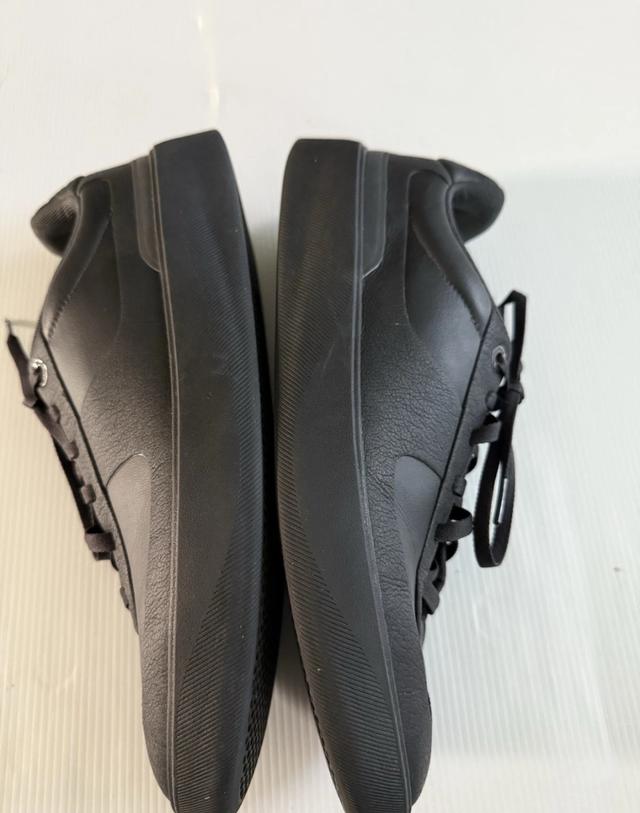 通勤全黑鞋推荐_耐穿时尚黑鞋选择_哪个牌子的鞋子会发光