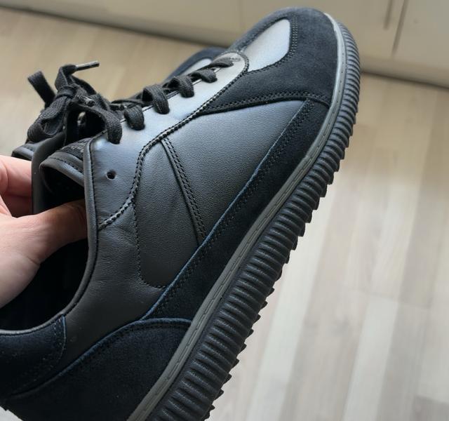 耐穿时尚黑鞋选择_哪个牌子的鞋子会发光_通勤全黑鞋推荐