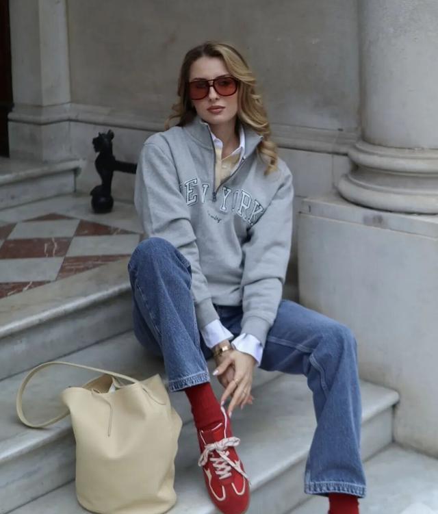 哪个牌子的鞋子会发光_2025年红色鞋履流行趋势_红色鞋履搭配技巧