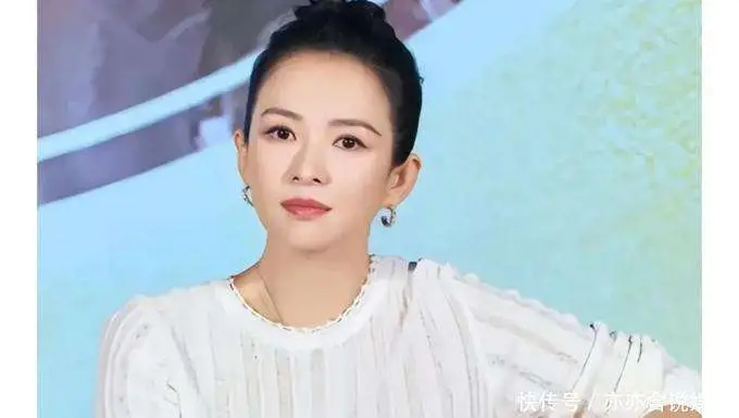 汪峰与森林北恋爱日常_汪峰与森林北机场甜蜜互动_汪峰父母家庭背景