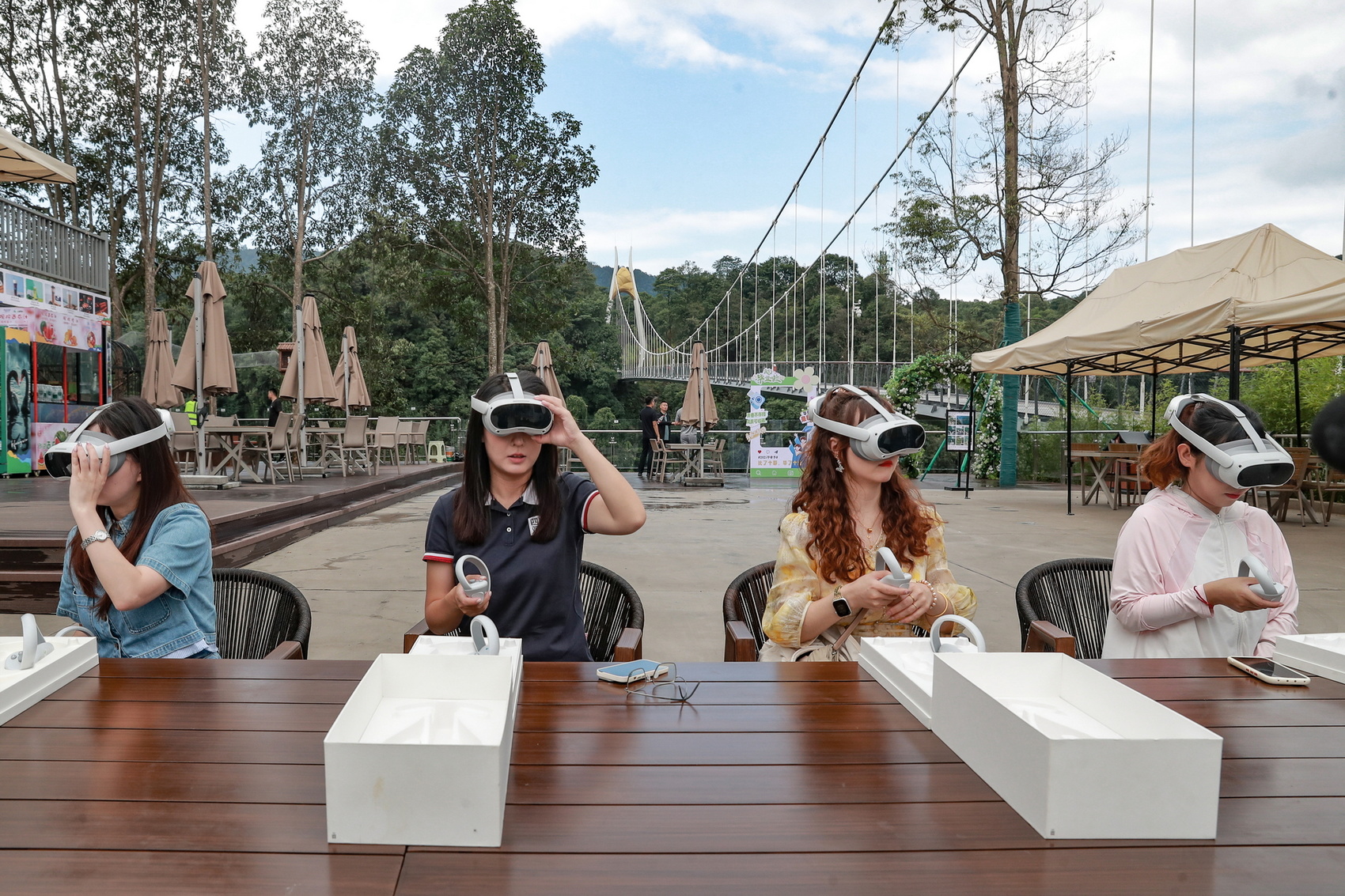 碧峰峡动物互动体验_碧峰峡研学旅游项目_碧峰峡风景区一日游