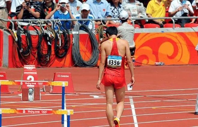 刘翔退赛孙海平痛哭_刘翔跨栏世界纪录成就_刘翔110米栏奥运会退赛真相