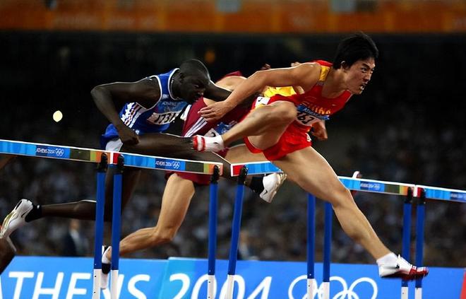 刘翔110米栏奥运会退赛真相_刘翔退赛孙海平痛哭_刘翔跨栏世界纪录成就