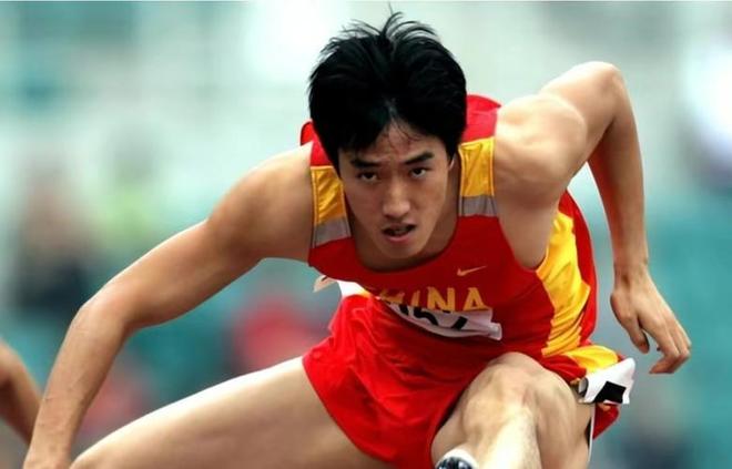 刘翔跨栏世界纪录成就_刘翔110米栏奥运会退赛真相_刘翔退赛孙海平痛哭