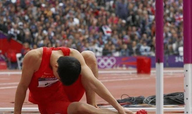 刘翔跨栏世界纪录成就_刘翔110米栏奥运会退赛真相_刘翔退赛孙海平痛哭