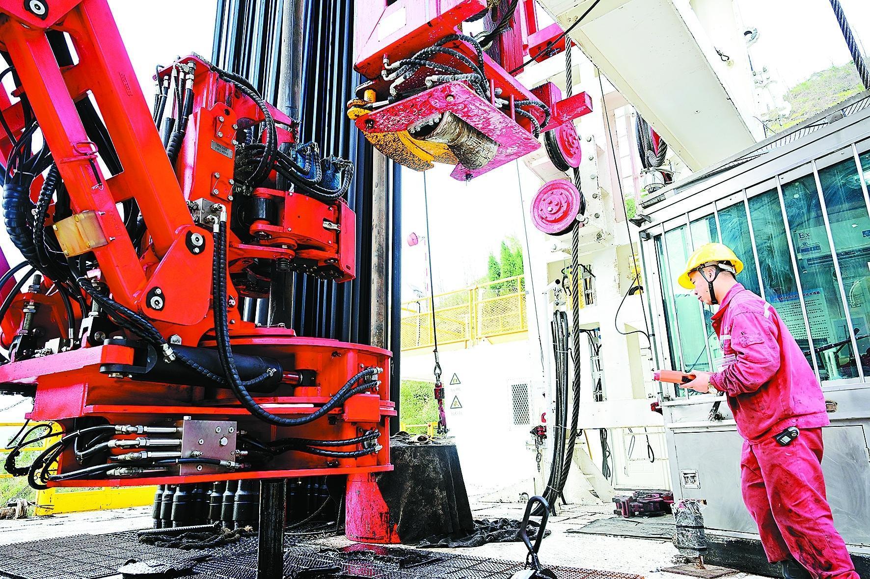 页岩油二氧化碳前置压裂技术_美国页岩气产量_页岩油立体开发技术