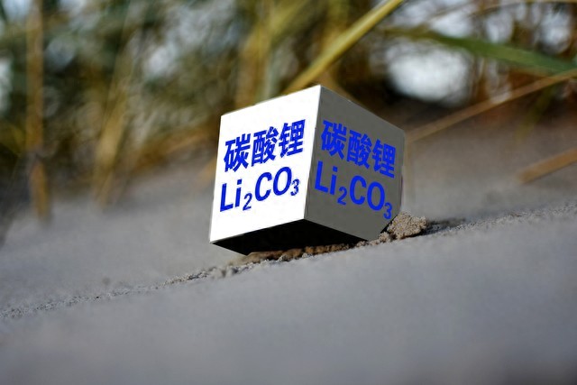 新能源汽车锂电池龙头_锂电板块2026年周期反转_碳酸锂价格波动风险