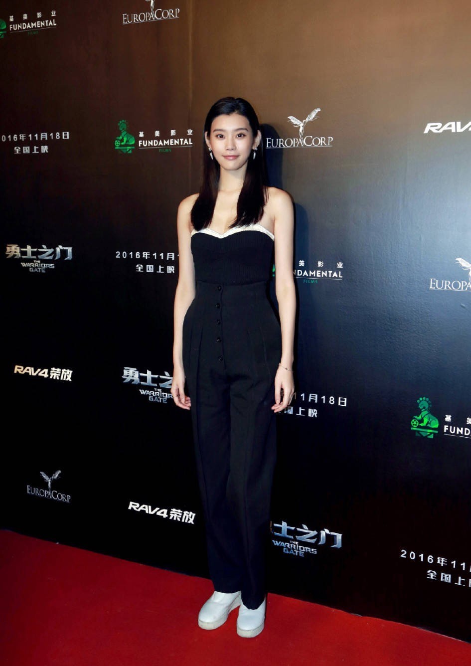 连身裤连体裤_连体裤穿搭_连体裤时尚搭配