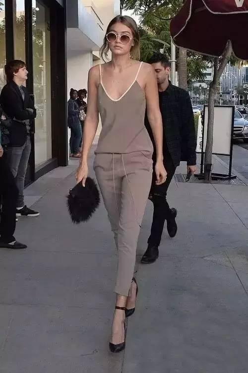 连身裤连体裤_连体裤穿搭_连体裤时尚搭配