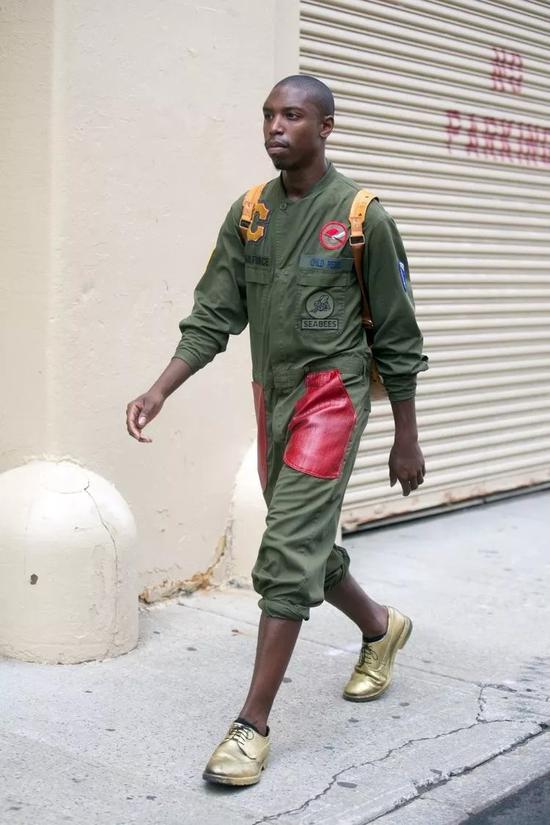 连体裤搭配帆布鞋_连身裤连体裤_连体裤内搭选择