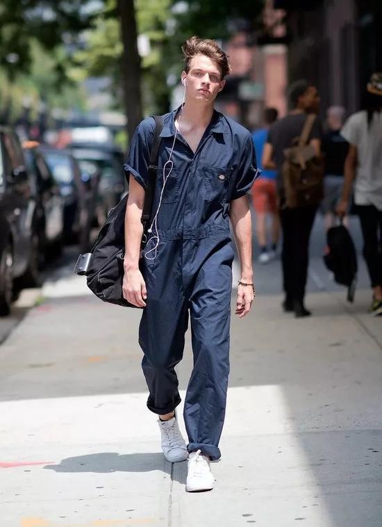 连体裤搭配帆布鞋_连体裤内搭选择_连身裤连体裤