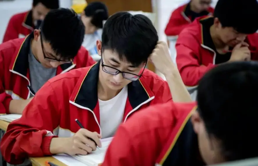 衡中老师给新高一同学的建议_新高一暑假学习计划_高中数学课本