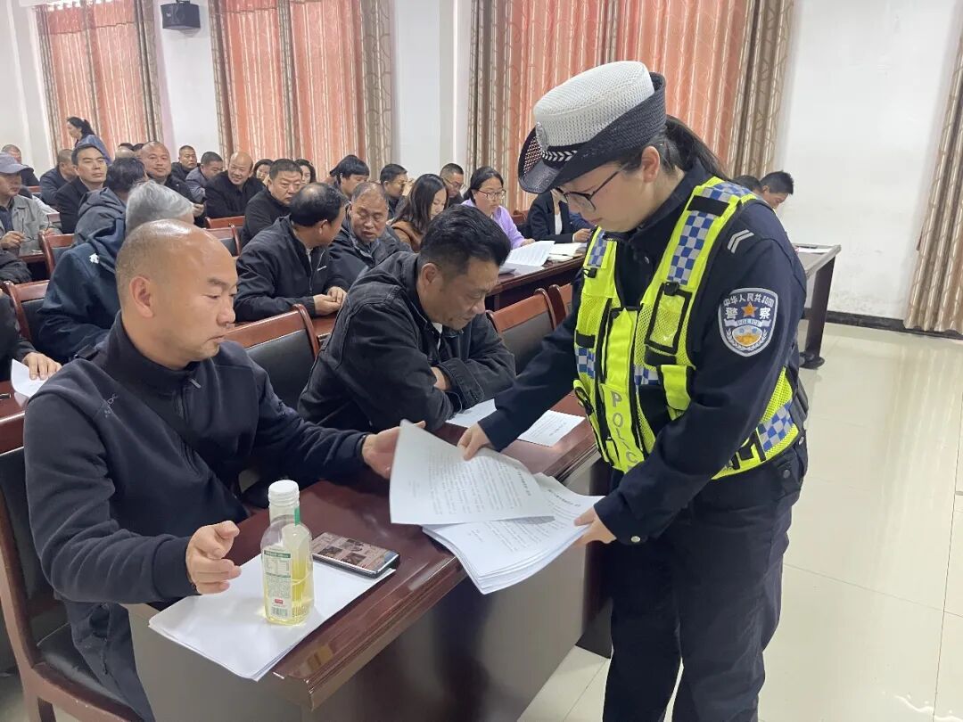 交通安全新闻标题_老年人交通安全意识提升_农村交通安全宣传