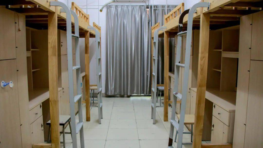 福建本科院校宿舍条件_厦门大学宿舍环境_福建医科大学新生宿舍