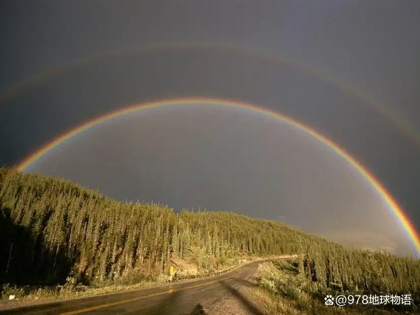 彩虹有几种颜色,它们是_双彩虹形成条件_彩虹倒映在冰冷水域