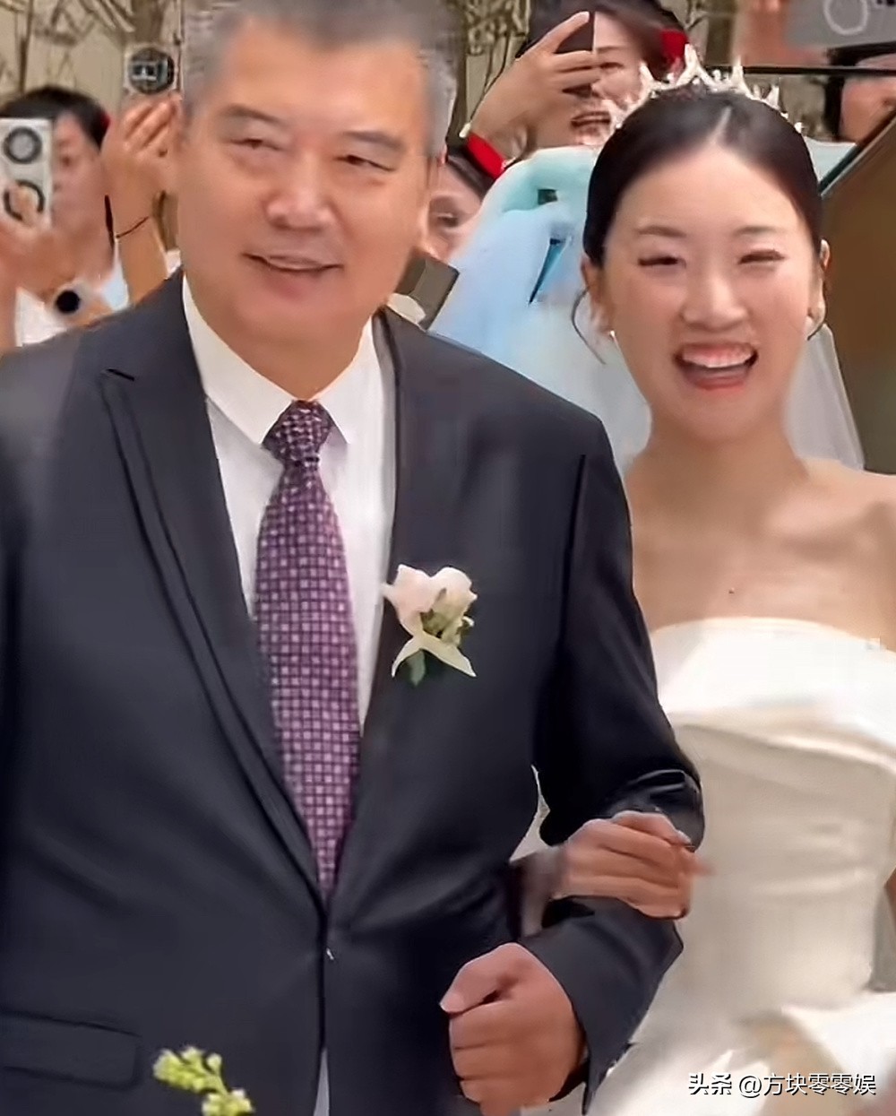 张怡宁老公徐威前妻_张怡宁老公徐威身体状况揭秘_国乒教父李隼嫁女 张怡宁携全家出席 婚礼感人瞬间