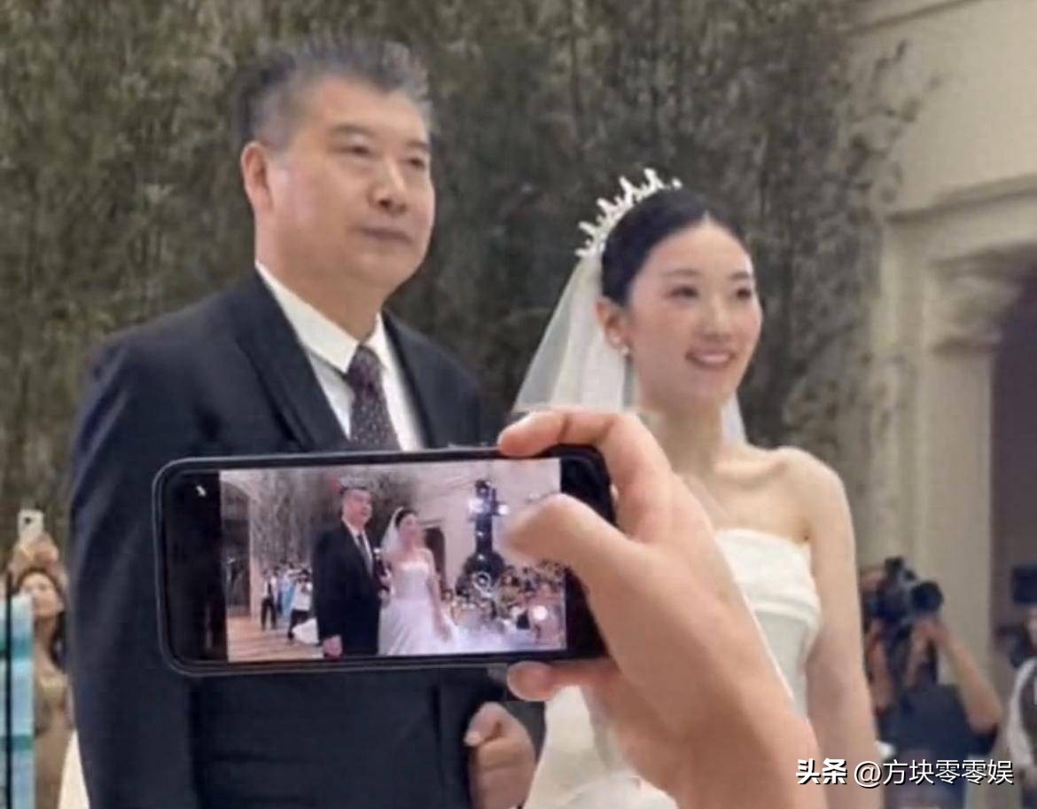 张怡宁老公徐威前妻_张怡宁老公徐威身体状况揭秘_国乒教父李隼嫁女 张怡宁携全家出席 婚礼感人瞬间